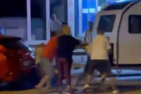 İki grup arası çıkan kavgada sokak ringe döndü