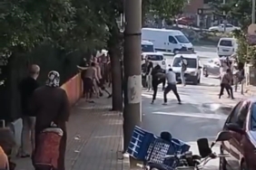 İki gurup sokak arasında kavgaya tutuşunca ortalık meydan muharebesine döndü