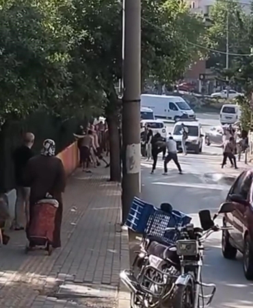 İki gurup sokak arasında kavgaya tutuşunca ortalık meydan muharebesine döndü