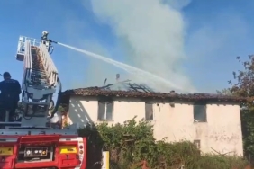 İki katlı evde yangın paniği: 1 kişi dumandan etkilendi