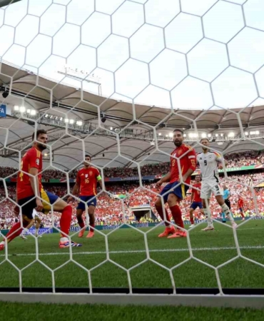 İlk yarı finalist İspanya