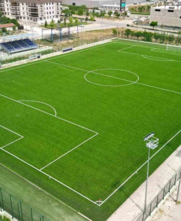 İnegöl Yeniceköy futbol sahası yenilendi