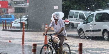İnegöl’de sağanak hayatı felç etti