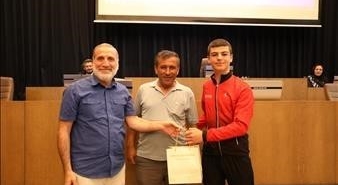 İnegöl’ün başarılı gençleri mecliste ağırlandı