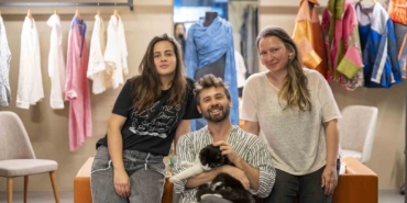 İngiliz Kraliçesi’nin portresini dokuttuğu ünlü modacı, genç yetenekleri yetiştirecek