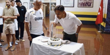 İrfan Can Kahveci’ye sürpriz doğum günü kutlaması