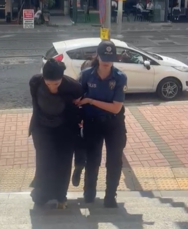 İş yerinden dolar ve euro çalan şüpheliler suçüstü yakalandı