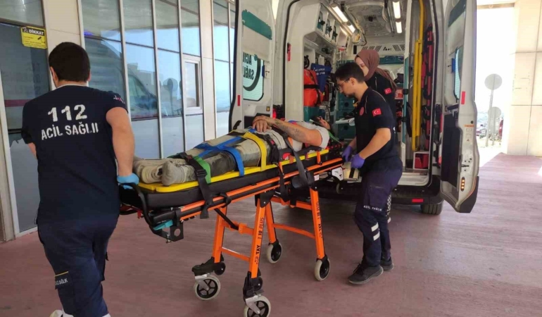 İskeleden düşen işçi yaralandı