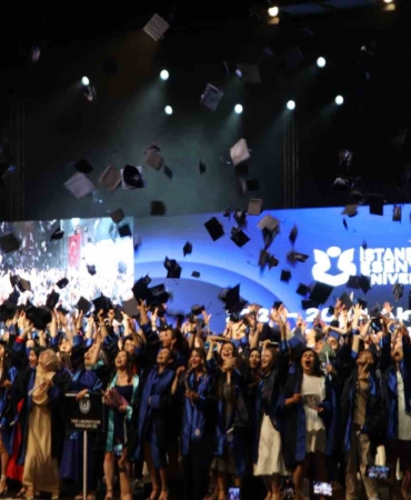 İstanbul Esenyurt Üniversitesi 2023-2024 Akademik Yılı Mezuniyet Töreni gerçekleşti