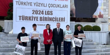 İstanbul Valisi Gül, LGS Türkiye birincilerini ağırladı
