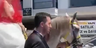 İstanbul’da at üstünde gelin alma geleneği yeniden yaşatıldı