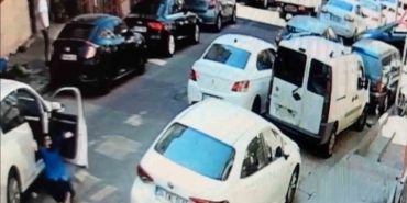 İstanbul’da dehşet anları kamerada: Kendini araçtan atan kadın metrelerce sürüklendi