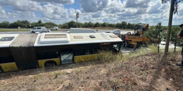 İstanbul’da İETT otobüsü yan yattı
