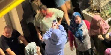 İstanbul’da ortalığın karıştığı ’miras kavgası’ kamerada: Aileler birbirine girdi, 3 kişi yaralandı