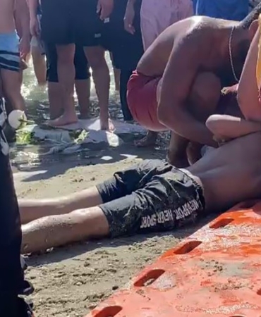 İstanbul’da plajda denize giren çocuk boğulma tehlikesi geçirdi