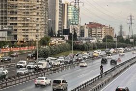 İstanbul’da sağanak yağış trafiği olumsuz etkiledi