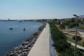 İstanbul’da sıcak hava bunaltıyor: Fatih’te park ve sahil boş kaldı