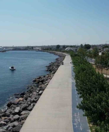 İstanbul’da sıcak hava bunaltıyor: Fatih’te park ve sahil boş kaldı