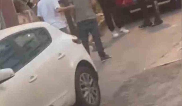 İstanbul’da sokakta "mini etek" kavgası: Kız kardeşine laf atılınca bıçak çekti