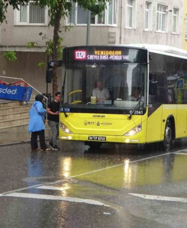 İstanbullular yağmura hazırlıksız yakalandı