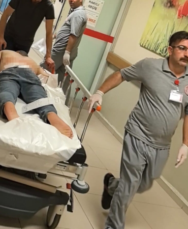 İstifa ettiği fabrikadaki 2 arkadaşını bıçaklayıp kaçtı