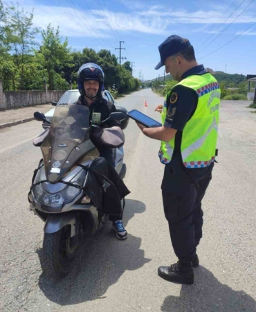 Jandarma trafikte affetmedi: 503 araç ve 159 sürücü trafikten men edildi