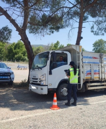 Jandarma’dan yük taşıyan araçlara denetim!