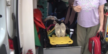 Kadıköy’de lüks araç park halindeki ticari taksiye çarptı: 3 yaralı