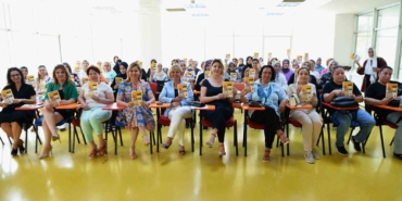 ‘Kadın Yazarıyla Buluşuyor’ projesinde ilk kitap dağıtıldı