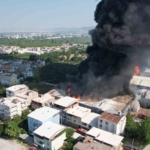 Kağıt fabrikasındaki yangının boyutu dron ile görüntülendi