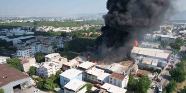 Kağıt fabrikasındaki yangının boyutu dron ile görüntülendi