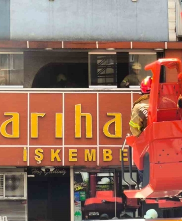 Kağıthane’de işkembecide korkutan baca yangını