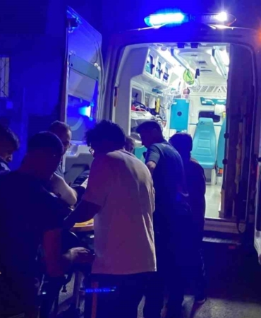 Kaldırıma çarpan araç takla attı: 1 yaralı