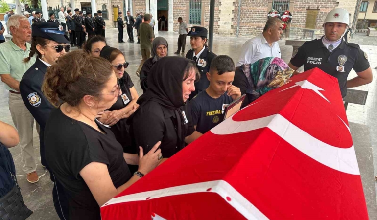 Kalp krizi geçiren polis Kızıltaş gözyaşları arasında uğurlandı