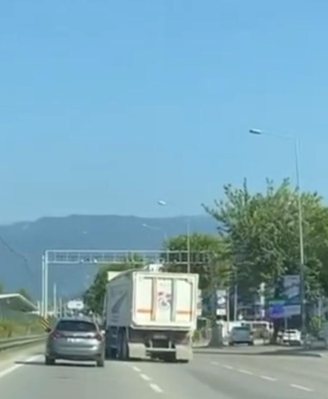 Kamyon şoförü ralli pilotunu aratmadı