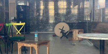 Kantin görevlisi tadilat yaparken masadan düştü