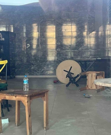 Kantin görevlisi tadilat yaparken masadan düştü