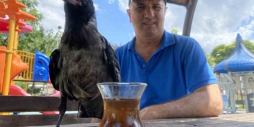 Karga, Rize çayı dışında bir şey içmiyor