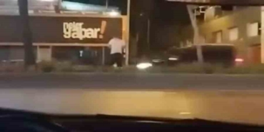 Karşıdan karşıya geçen alkollü adama otomobil çarptı