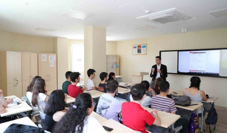Kartal Akademi öğrencileri başarıdan başarıya koşuyor