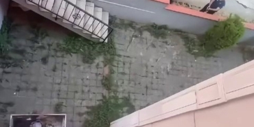 Kartal’da polisten kaçan şahıs çöp konteynerine saklandı