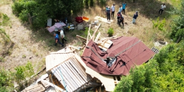 Kartepe’de kaçak bungalovlar yıkıldı