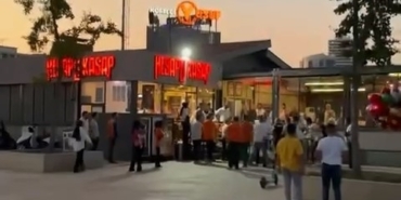 Kasiyer ile vatandaş birbirine girdi