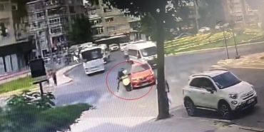 Kavşakta 1 kişinin yaralandığı kaza kamerada