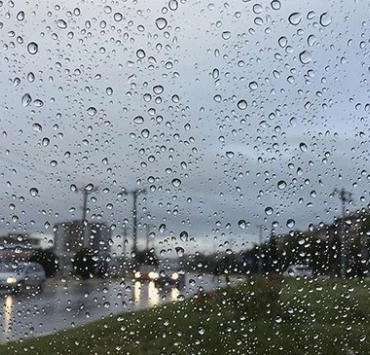 Kavurucu sıcaklarda serinleten yağmur