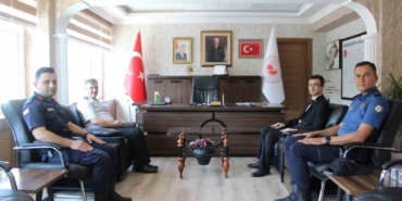 Kaymakam Tahir Ardal, makamında tebrik ziyaretlerini kabul etti