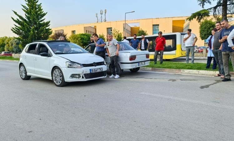 Kaza yapan sürücü: "Hatasız, boyasız aracım hasar gördü"
