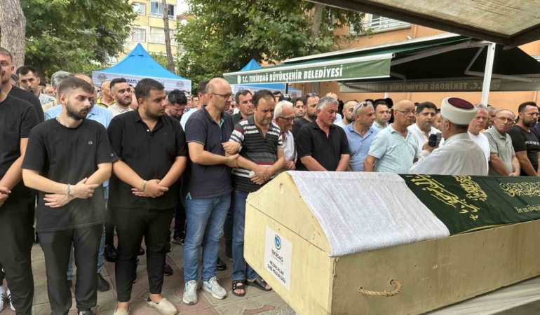 Kazada ölen gençler toprağa verildi