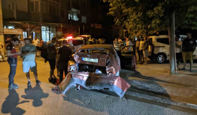 Keşan’da hafif ticari aracın çarpıp kaçtığı otomobildeki 1 kişi yaralandı