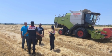 Kırklareli’de jandarma anız yangınlarına karşı çiftçileri bilgilendirdi